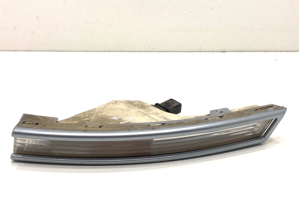 [STARK-905263] Intermitente delantero izquierdo VW Passat B6 (3C2) 2005-2010