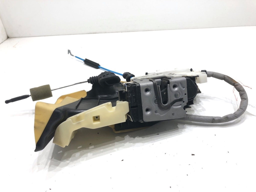 [STARK-715251] Cerradura de puerta delantera izquierda Mercedes-Benz Clase E (W212) 2009-2016