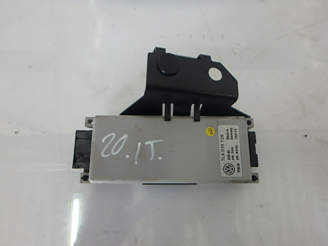 [MTD-99990] Tapa de la unidad de control Bluetooth VW Touareg 7LA 2004