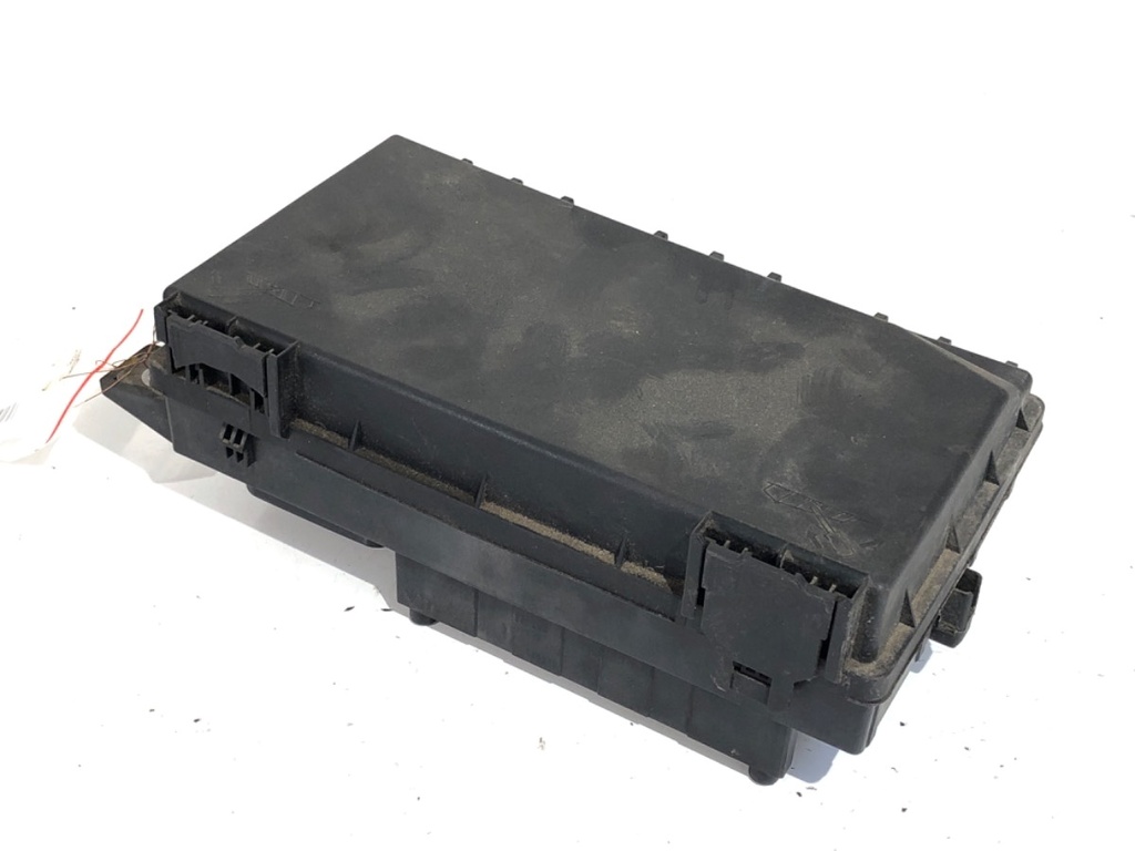 [STARK-745278] Caja de fusibles OPEL ASTRA H GTC (A04) 2005-2010 1.4 gasolina
