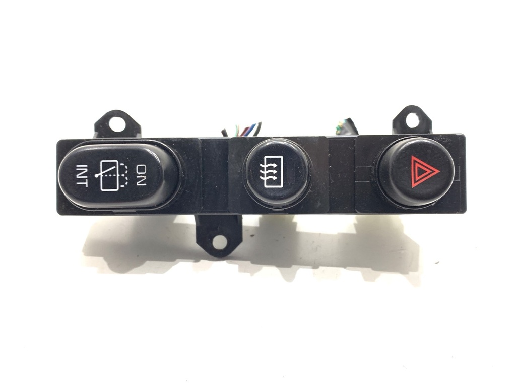 [STARK-780213] Interruptor de luces de emergencia Mitsubishi Eclipse I (D2_A) 1989-1995