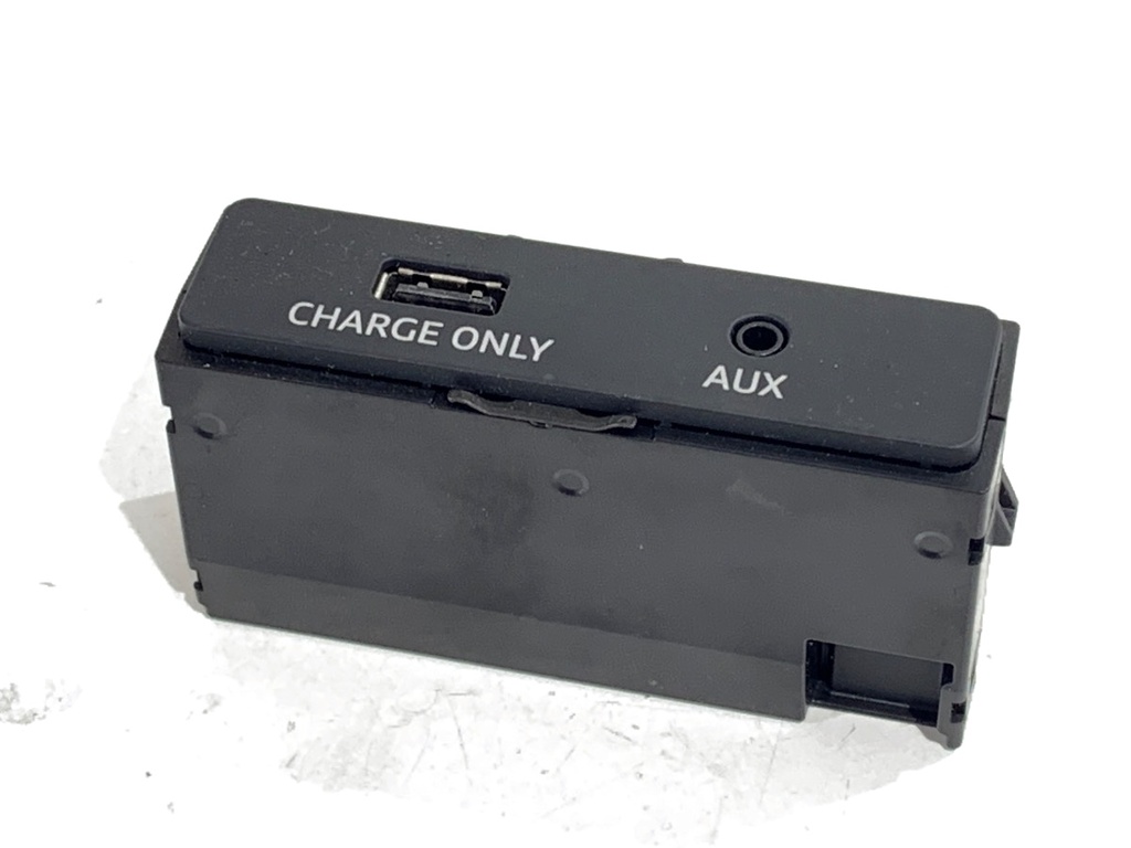 [STARK-783425] Puerto USB Audi A4 B9 Avant (8W5, 8WD) 2015-2025