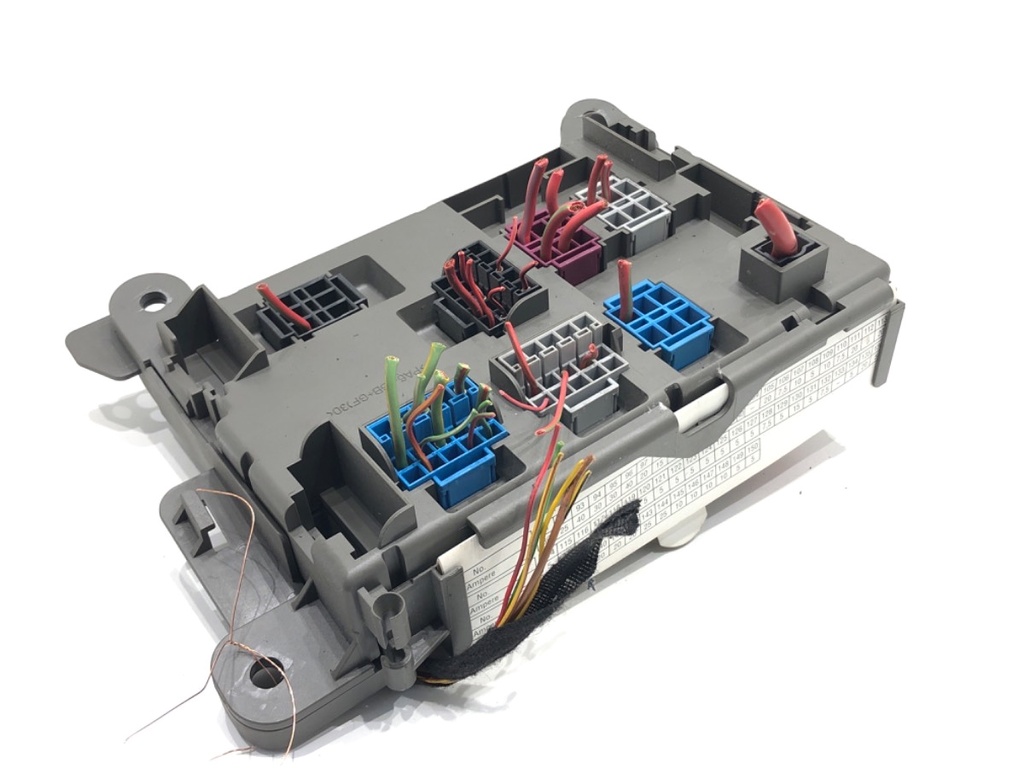 [STARK-785142] Caja de fusibles BMW X6 (E71, E72) 2007-2014