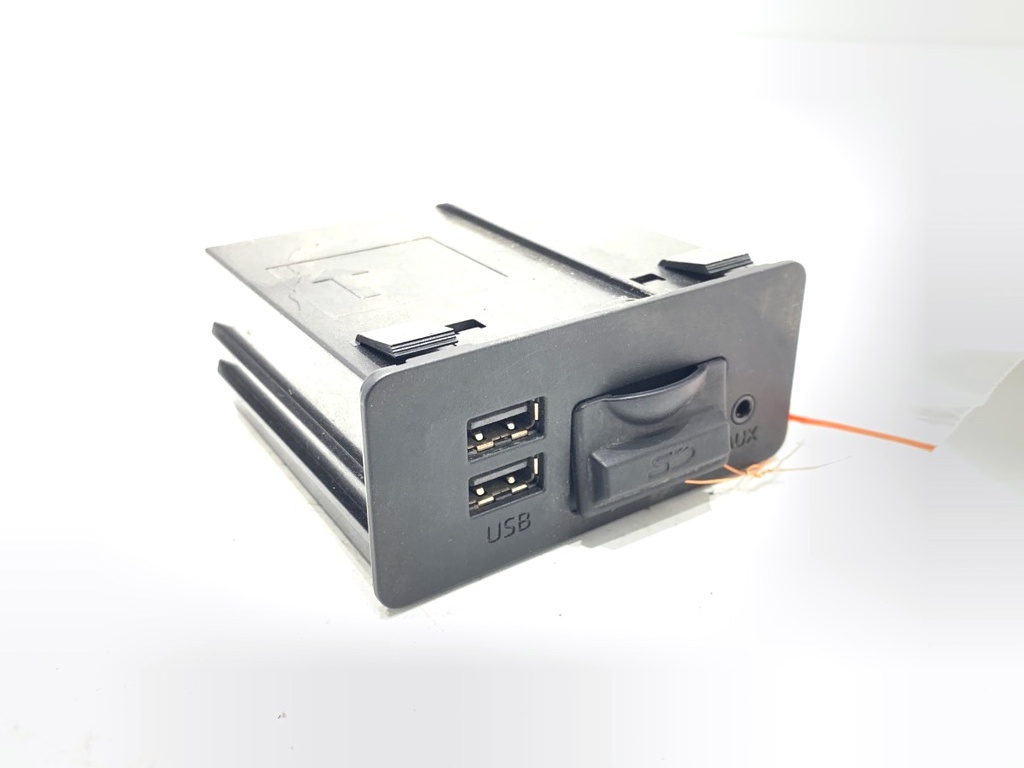 [STARK-798628] Puerto USB Mazda 3 (BM, BN) 2013-2022 BHP1-669U0