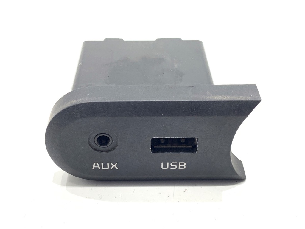 [STARK-838506] Puerto USB KIA CEE'D Sportswagon (JD) 2012-2018
