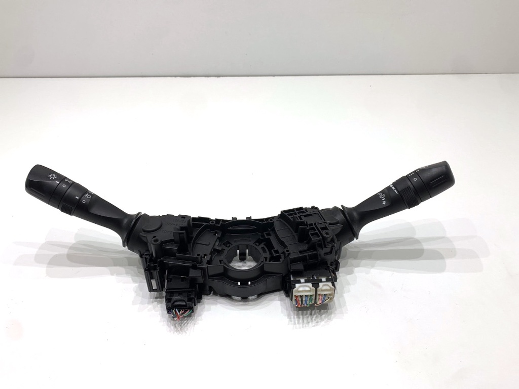 [STARK-845157] Combinado de luces Toyota Auris (_E18_) 1.6 (ZRE181_, ZRE185_) 2012-2018
