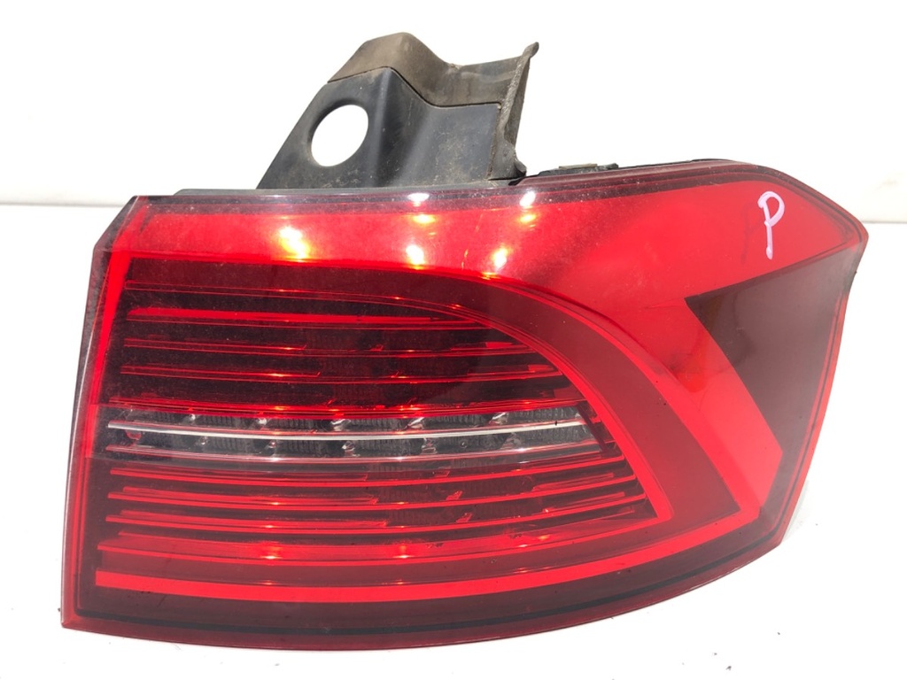 [STARK-814543] Piloto trasero derecho VW Passat B8 Variant (3G5, CB5) 2014-2022