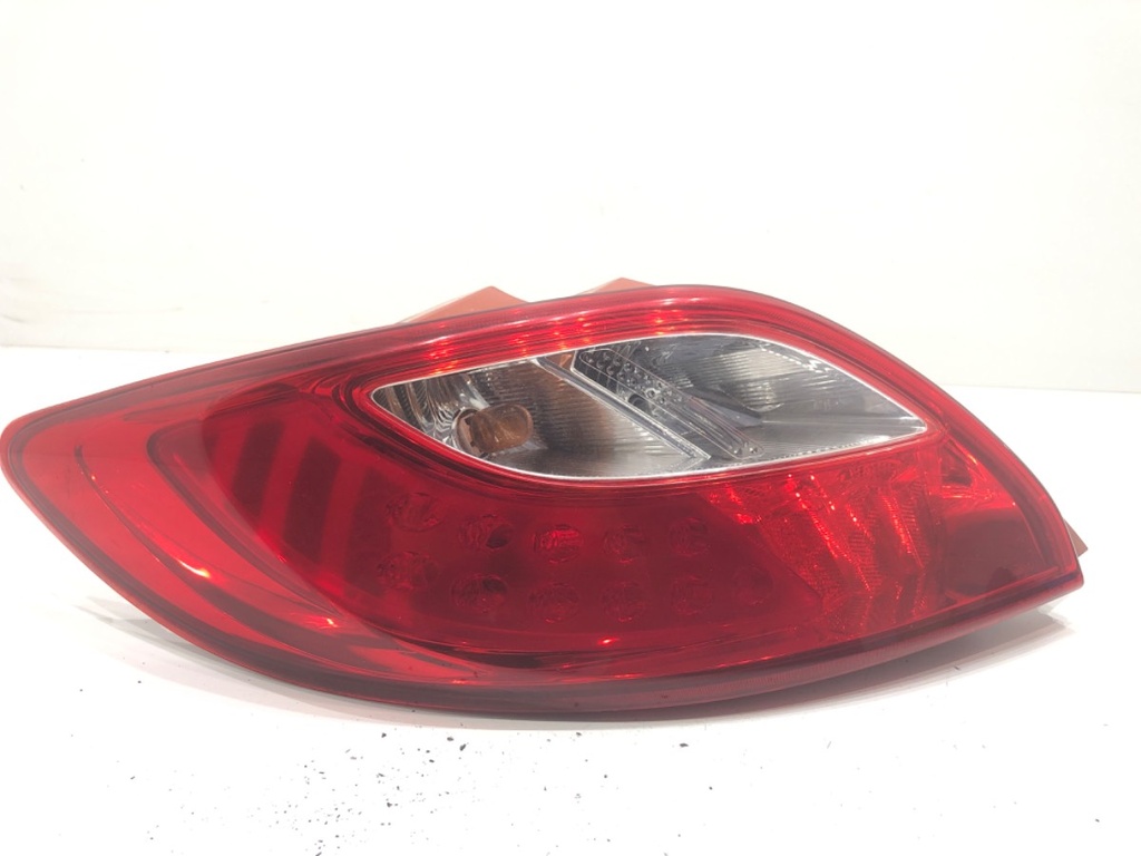 [STARK-778207] Piloto trasero izquierdo MAZDA 2 (DE_, DH_) 2007-2015
