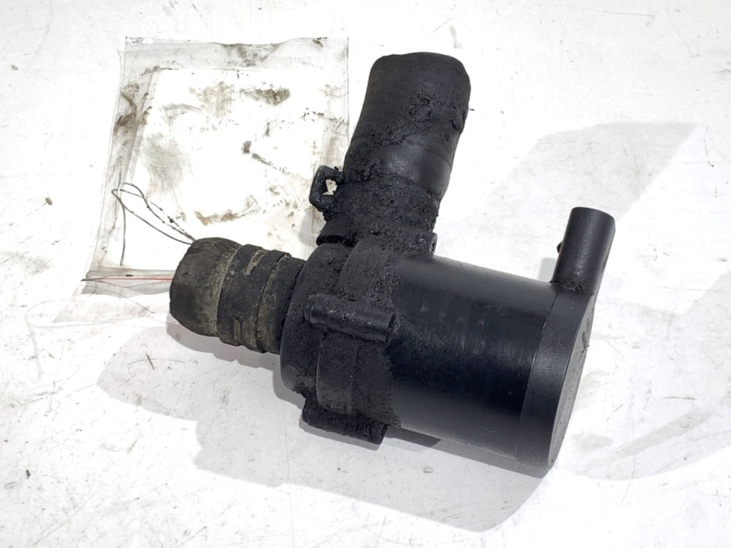[STARK-822737] Bomba de agua adicional VW Touareg (7LA, 7L6, 7L7) 2002-2013 2.5 R5 TDI 128 kW