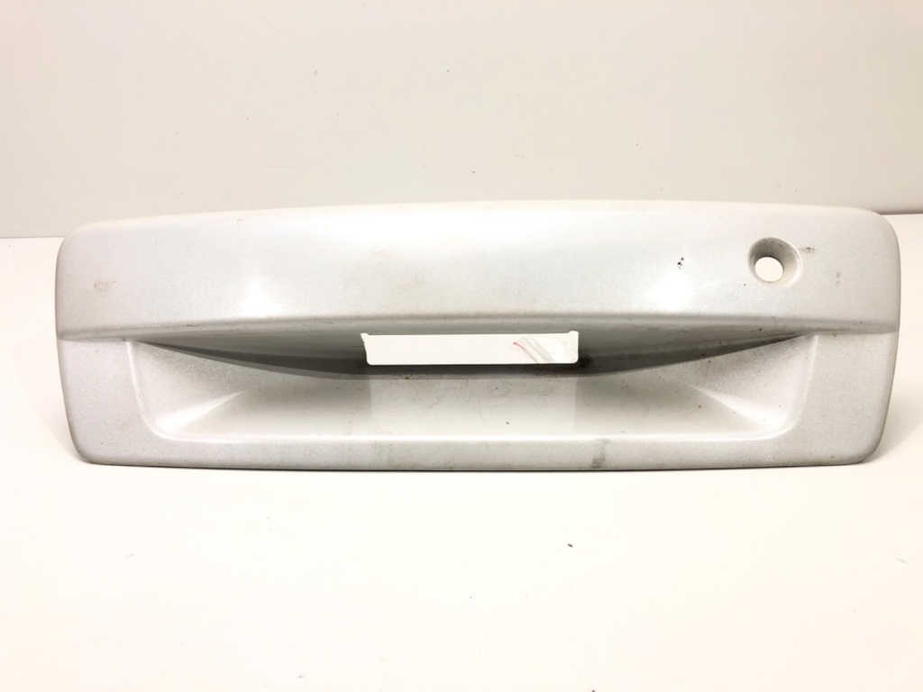 [STARK-551742] Moldura de portón trasero Mitsubishi Outlander I (CU_W) 2001-2008