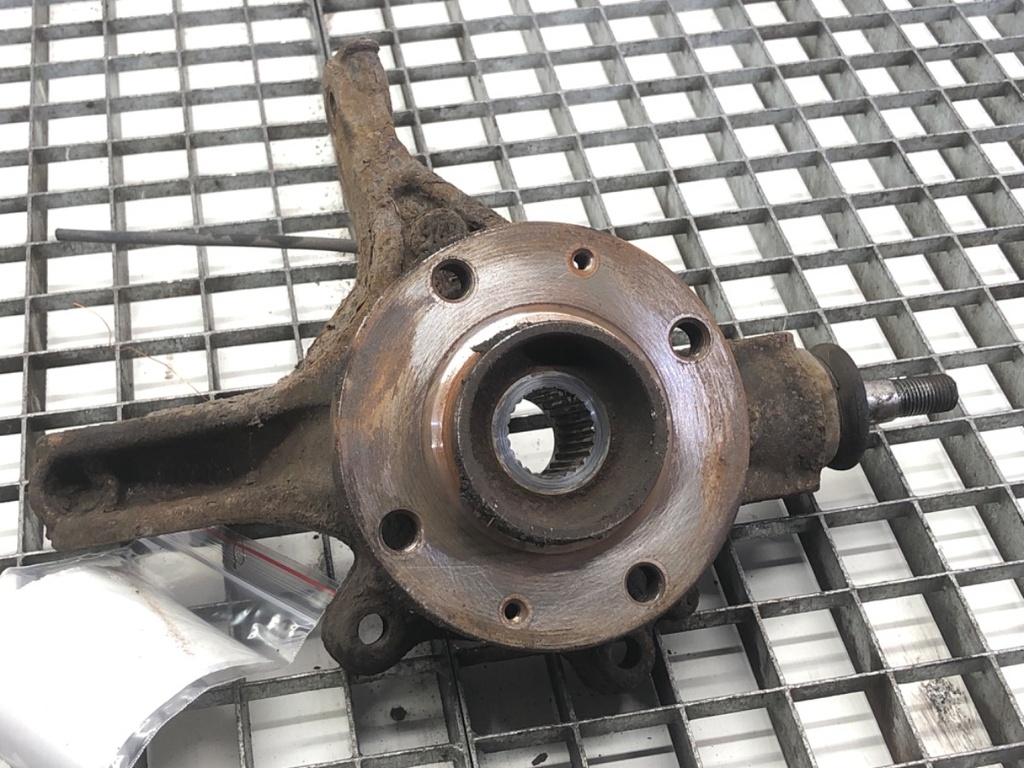 [STARK-775236] Maza delantera izquierda CITROEN C4 I (LC_) 1.6 16V 2004-2014