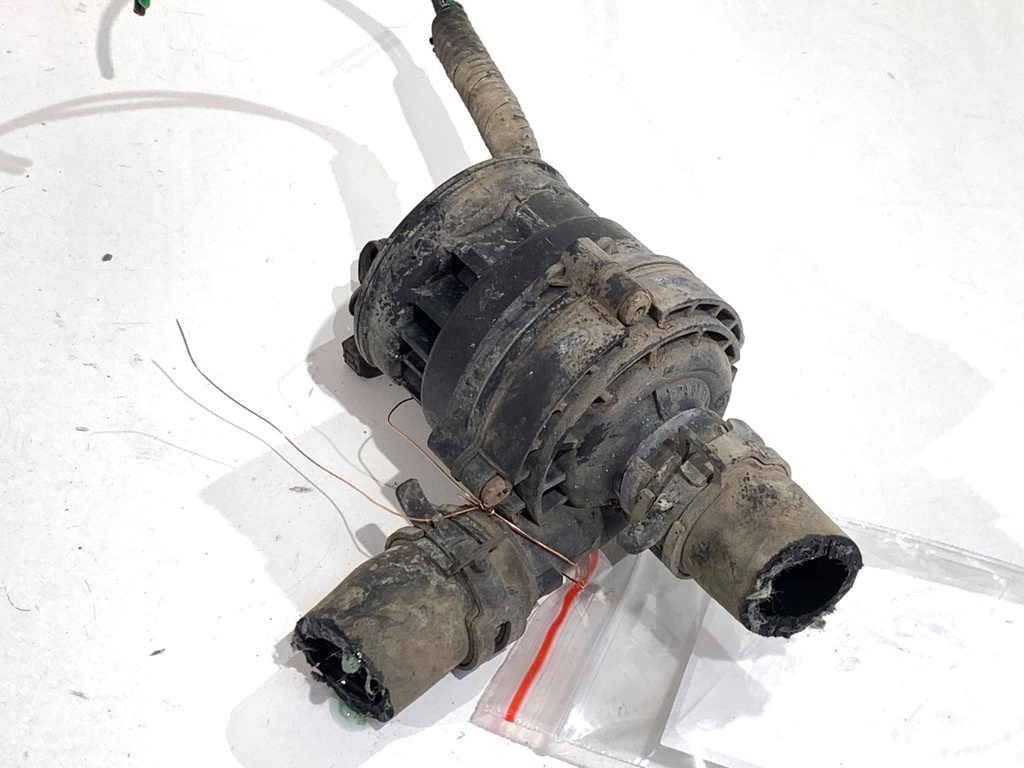 [STARK-845640] Bomba de agua adicional Nissan Qashqai / Qashqai +2 I (J10, NJ10, JJ10E) 2.0 dCi 2006-2014