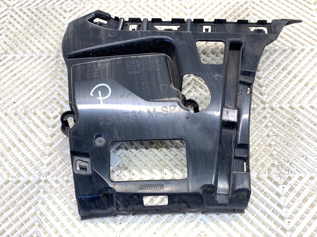 [STARK-848643] Deslizadera de parachoques trasero derecho BMW Serie 3 Touring (F31) 2012-2019