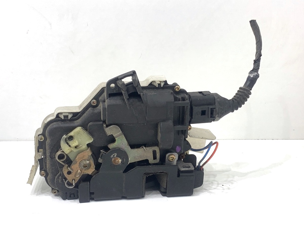 [STARK-863518] Cerradura de puerta delantera izquierda VW Passat B5.5 (3B3) 2000-2005