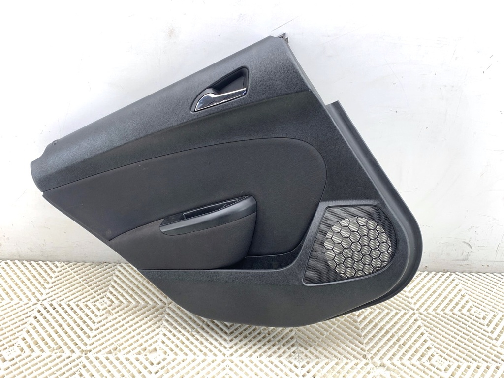 [STARK-866674] Panel de puerta trasera izquierda OPEL ASTRA J Sports Tourer (P10) 2010-2015