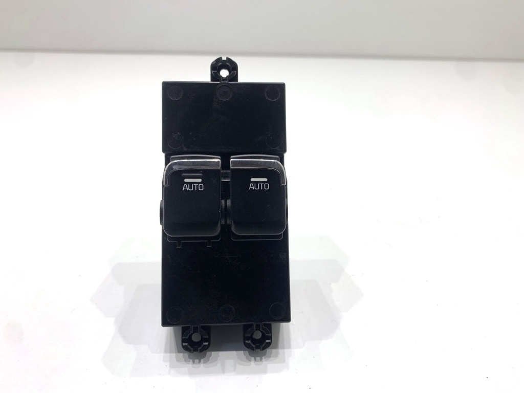 [STARK-868847] Interruptor de elevalunas KIA CEE'D Sportswagon (JD) 2012-2018