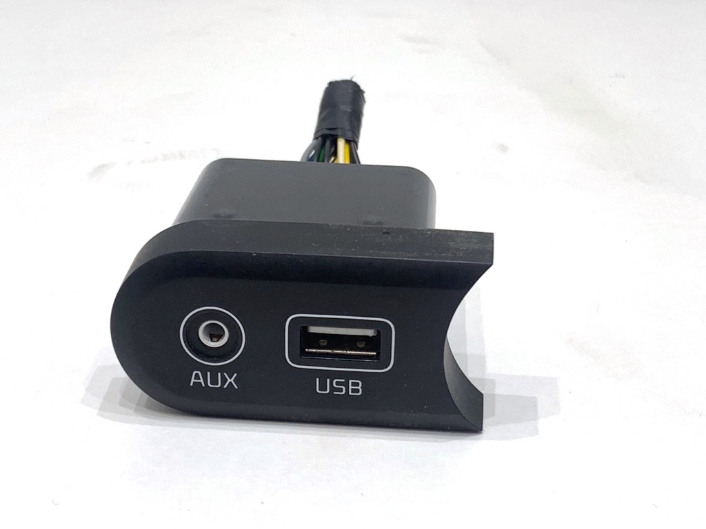 [STARK-868884] Puerto USB KIA CEE'D Sportswagon (JD) 2012-2018