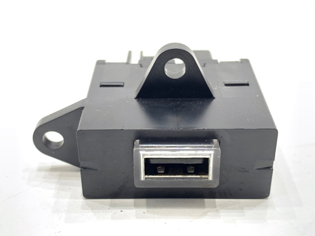 [STARK-874956] Puerto USB Alfa Romeo Stelvio 2.0 280 CV 2016-2022