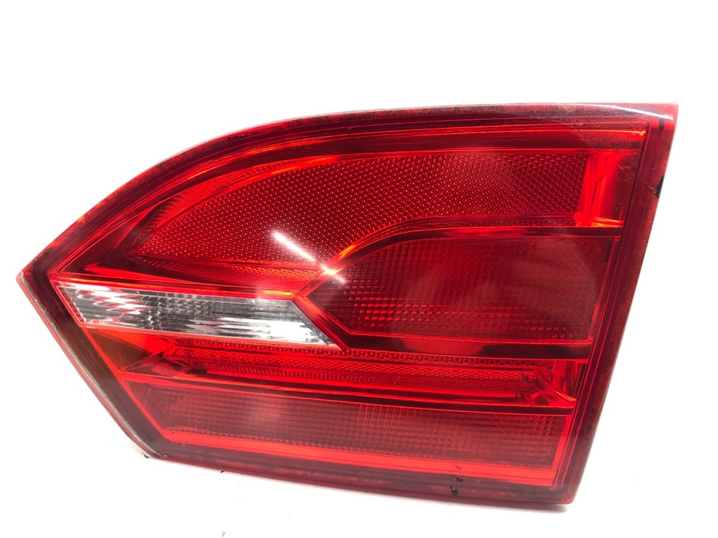 [STARK-885145] Piloto trasero derecho VW Jetta IV (162, 163, AV3, AV2) 2008-2022