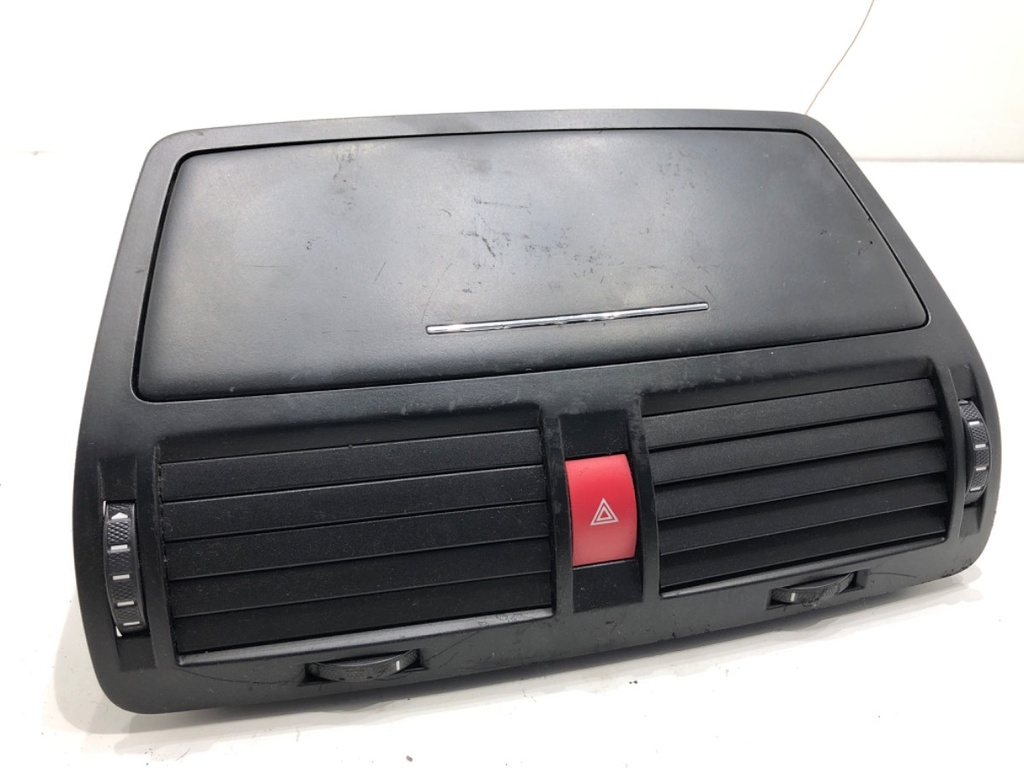 [STARK-902349] Rejilla de admisión de aire frontal Skoda Octavia II (1Z3) 2004-2013