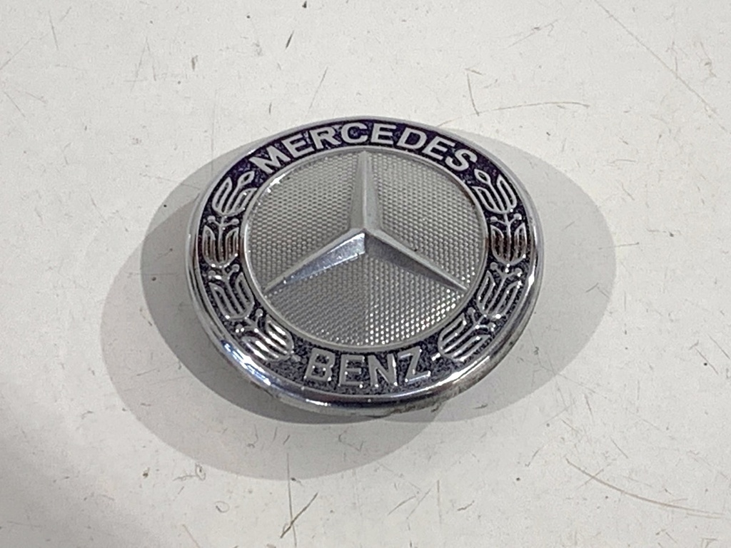[STARK-916409] Emblema delantero Mercedes-Benz Clase E (W212) 2009-2016