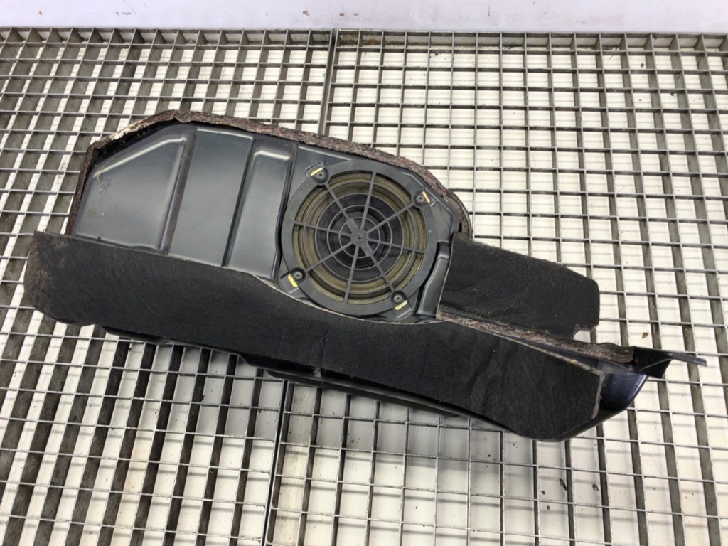 [STARK-557321] Subwoofer AUDI ALLROAD C5 (4BH) 2000-2005