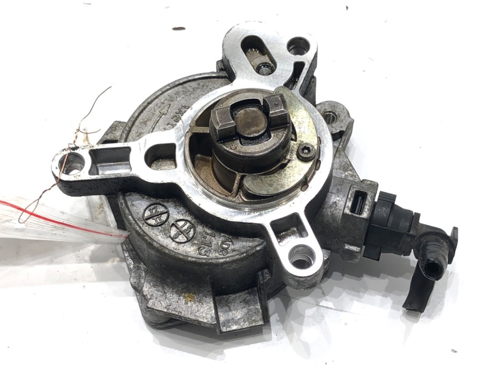 [STARK-685672] Bomba de vacío VOLVO V40 liftback (525, 526) 2012-2022 D2 88kW 120CV