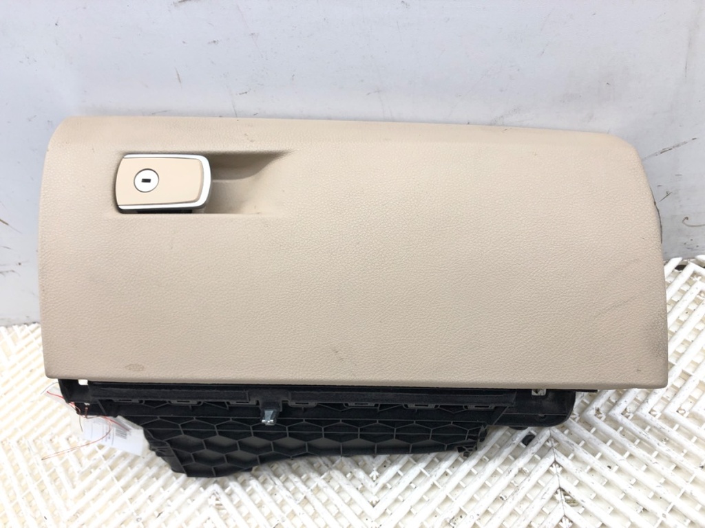 [STARK-708133] Guantero pasajero BMW Serie 3 (F30, F80) 2011-2018