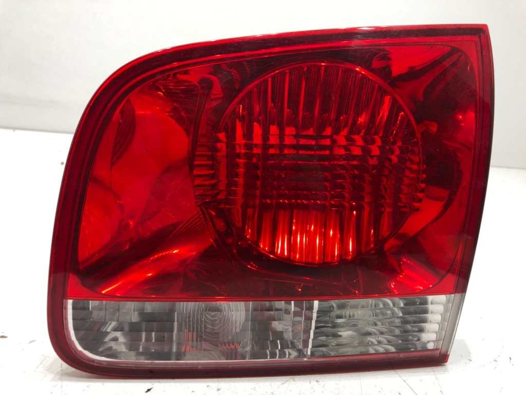 [STARK-766944] Piloto trasero derecho VW Touareg (7LA, 7L6, 7L7) 2002-2013