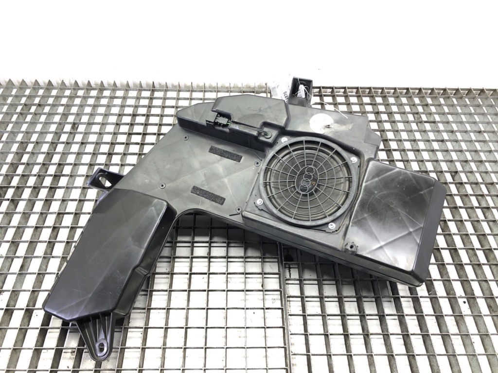 [STARK-834870] Subwoofer AUDI A4 B6 Avant (8E5) 2000-2005