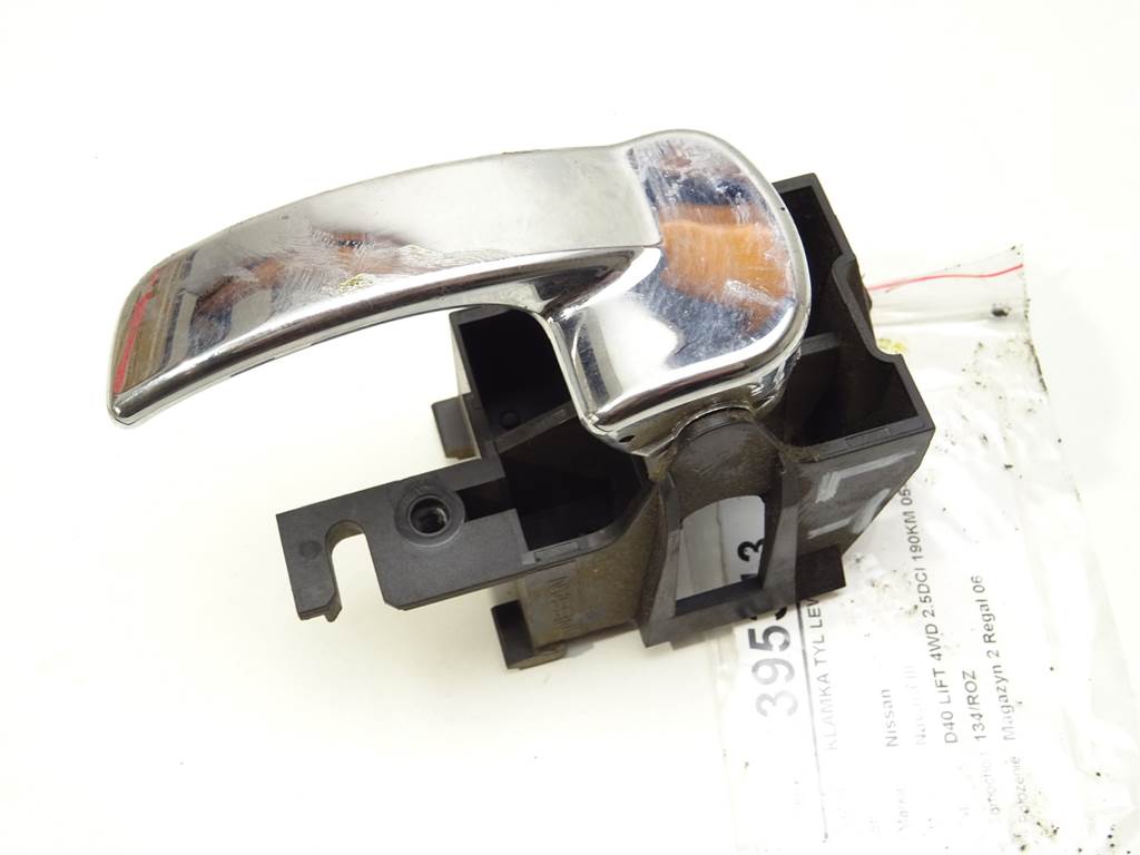 [STARK-395313] Manilla interior de puerta trasera izquierda Nissan NP300 Navara (D40) 2004-2022