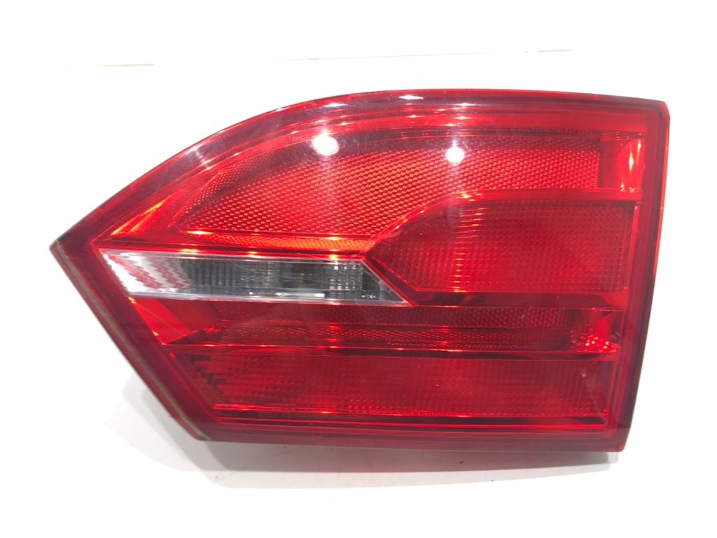[STARK-607264] Piloto trasero izquierdo VW Jetta IV (162, 163, AV3, AV2) 2008-2022