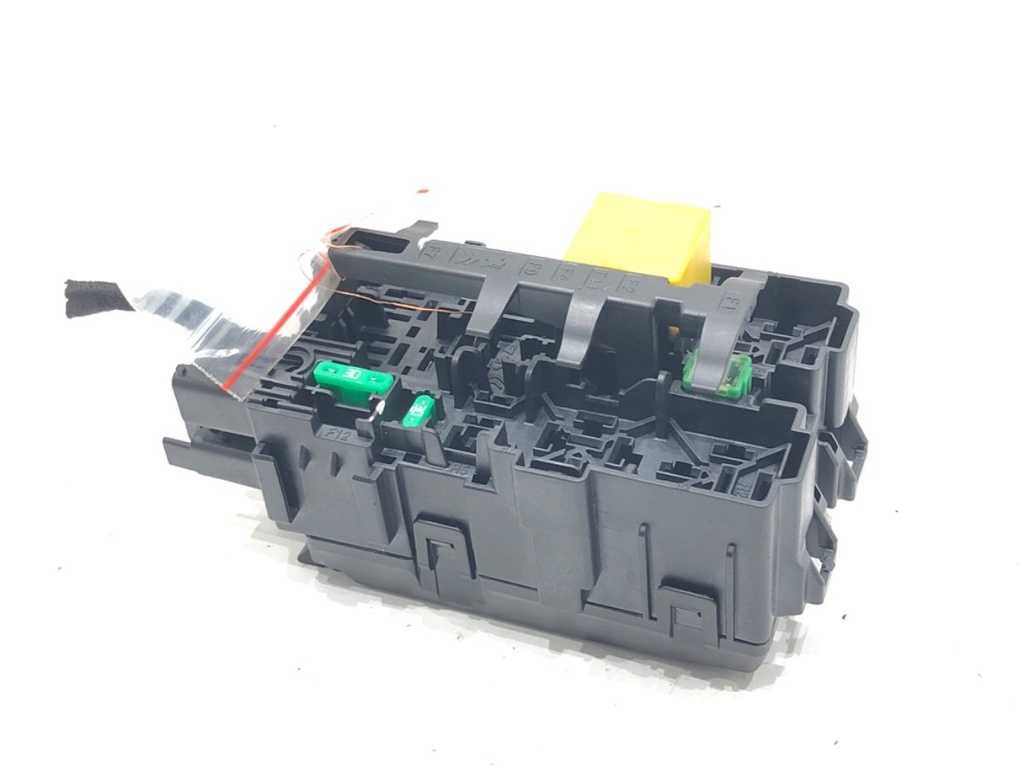 [STARK-656449] Caja de fusibles OPEL CORSA F 2019-2022 1.2 55 kW