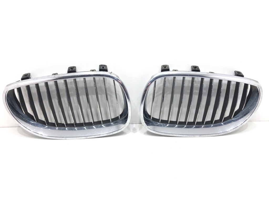 [STARK-697997] Rejilla de parachoques BMW Serie 5 Touring (E61) 2004-2010