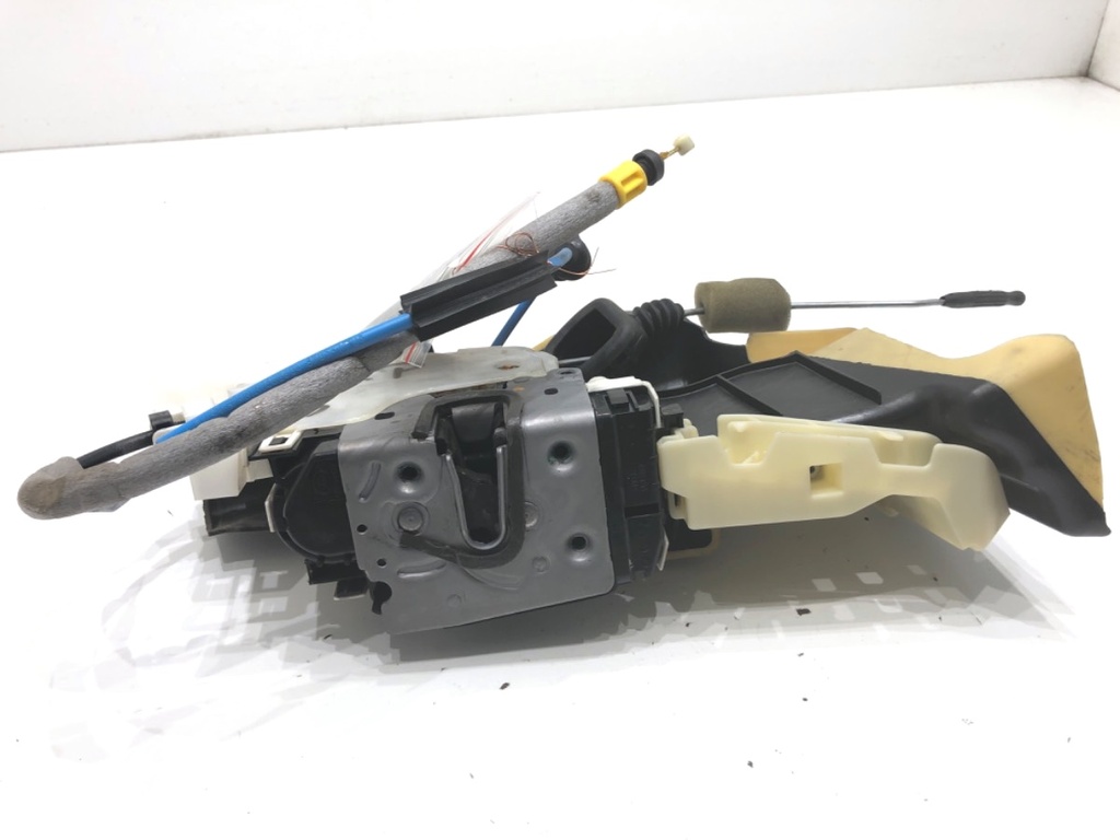 [STARK-715250] Cerradura puerta delantera derecha Mercedes-Benz Clase E (W212) 2009-2016