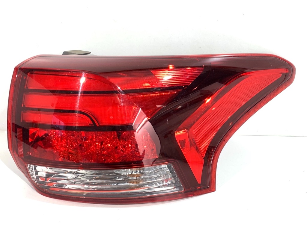 [STARK-830904] Piloto trasero derecho Mitsubishi Outlander III (GG_W, GF_W, ZJ, ZL, ZK) 2010-2022