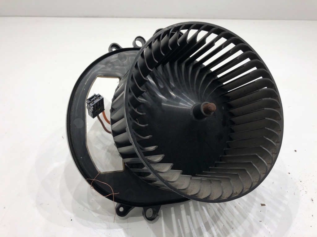 [STARK-714315] Ventilador de admisión BMW Serie 1 (F20) 2011-2019