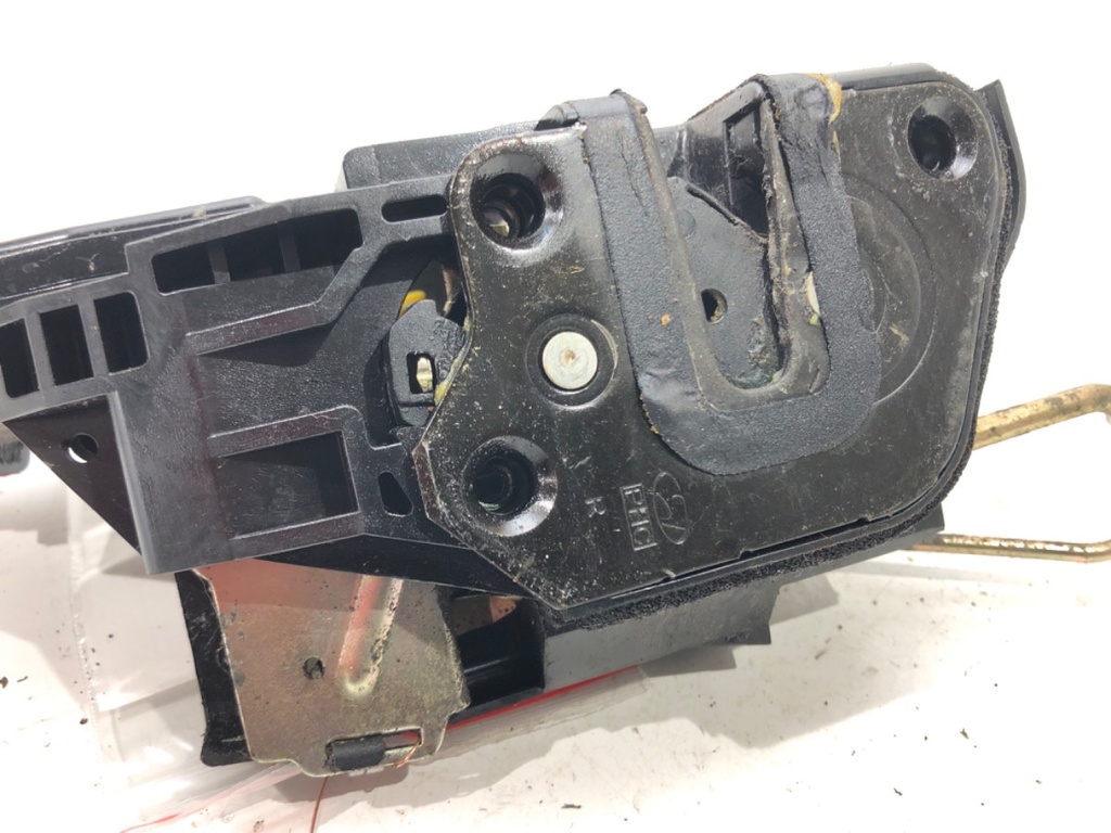 [STARK-541064] Cerradura de puerta delantera derecha Hyundai Trajet (FO) 1999-2008 2.7 V6 127 kW