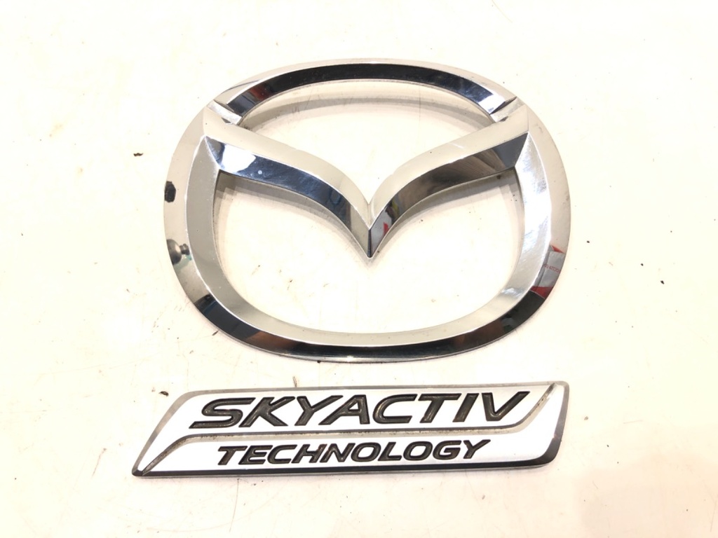 [STARK-593022] Emblema trasero MAZDA 2 (DL, DJ) 2014-2022