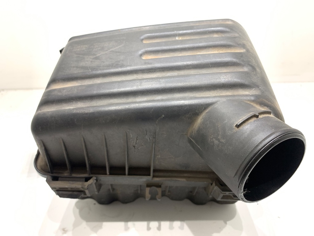 [STARK-740214] Caja de filtro de aire KIA Cerato I sedán (LD) 1.6 77 kW 2004-2009