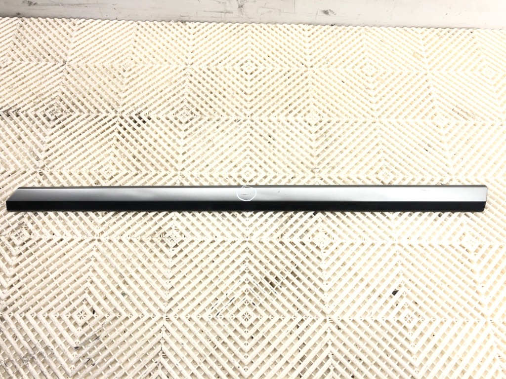 [STARK-756076] Moldura de puerta delantera derecha VW Passat B8 Variant (3G5, CB5) 2014-2022