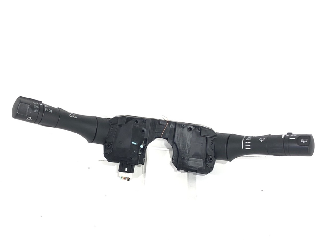 [STARK-757191] Combinado de luces Nissan Juke (F15) 1.6 86 kW 2010-2022