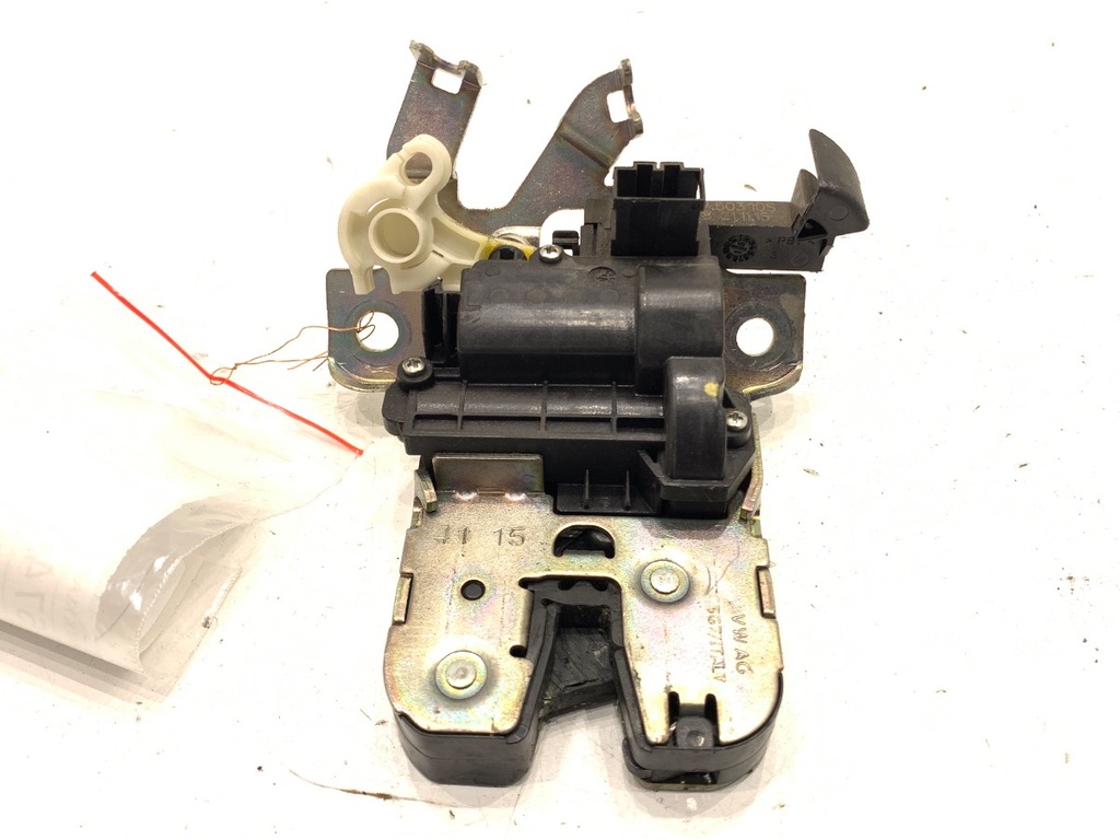 [STARK-767443] Cierre de portón trasero VW Passat B8 (3G2, CB2) 2014-2022