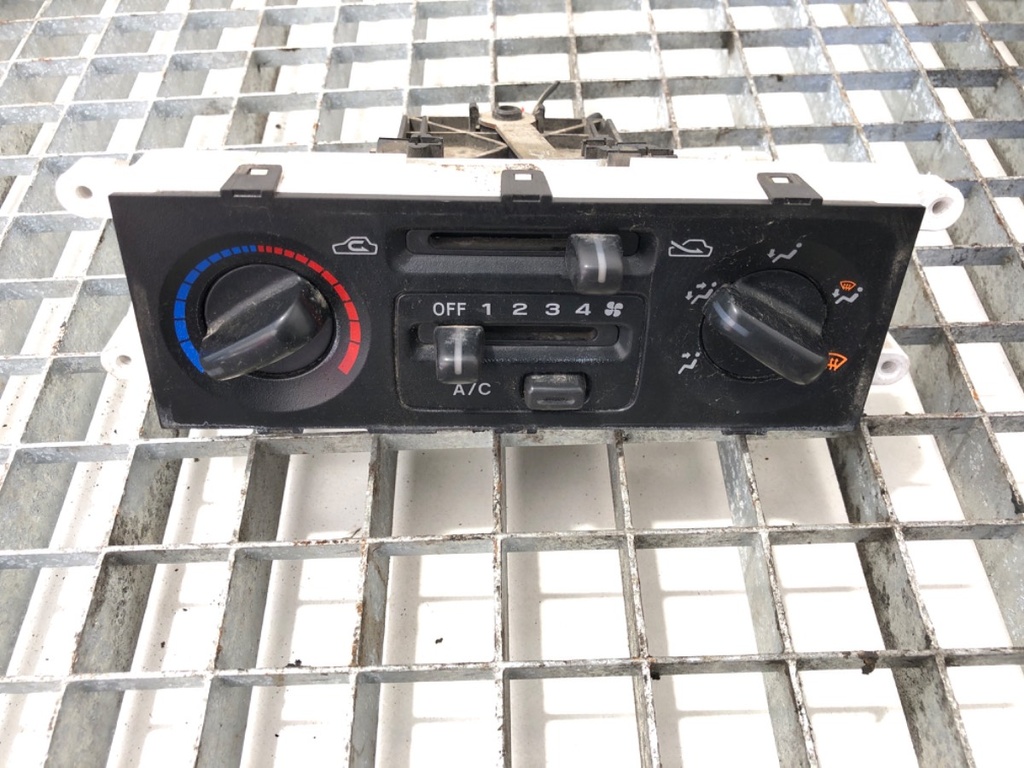 [STARK-630746] Panel de control de climatización Subaru Forester (SF_) 2.0 AWD (SF5) 92 kW 125 CV 1998-2002