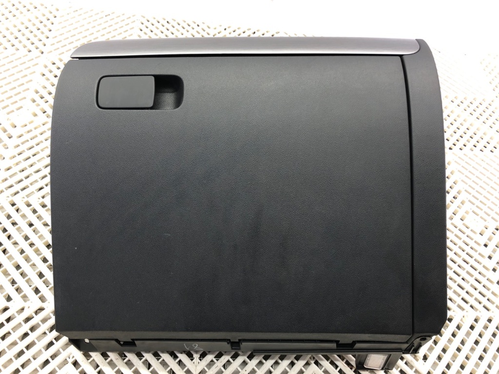 [STARK-640612] Guantelete de pasajero VW Jetta IV (162, 163, AV3, AV2) 2008-2022