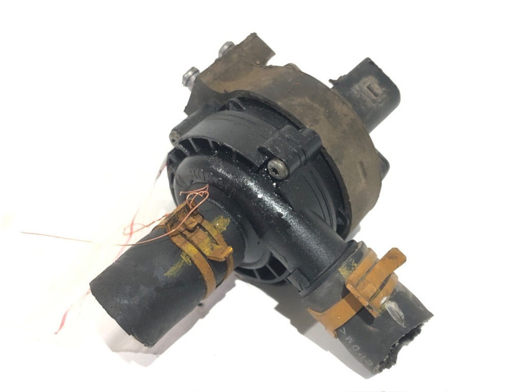 [STARK-689473] Bomba de agua adicional INFINITI Q70 (Y51) 3.0 diésel 2013-2022