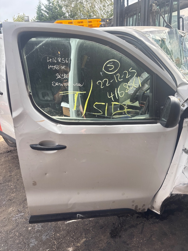 [EPE-125428] Puerta delantera derecha Opel Vivaro