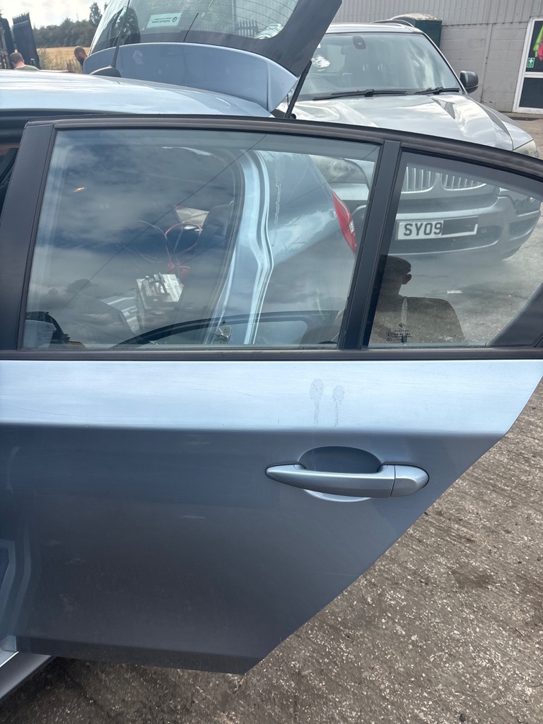 [EPE-125301] Puerta trasera izquierda BMW Serie 1