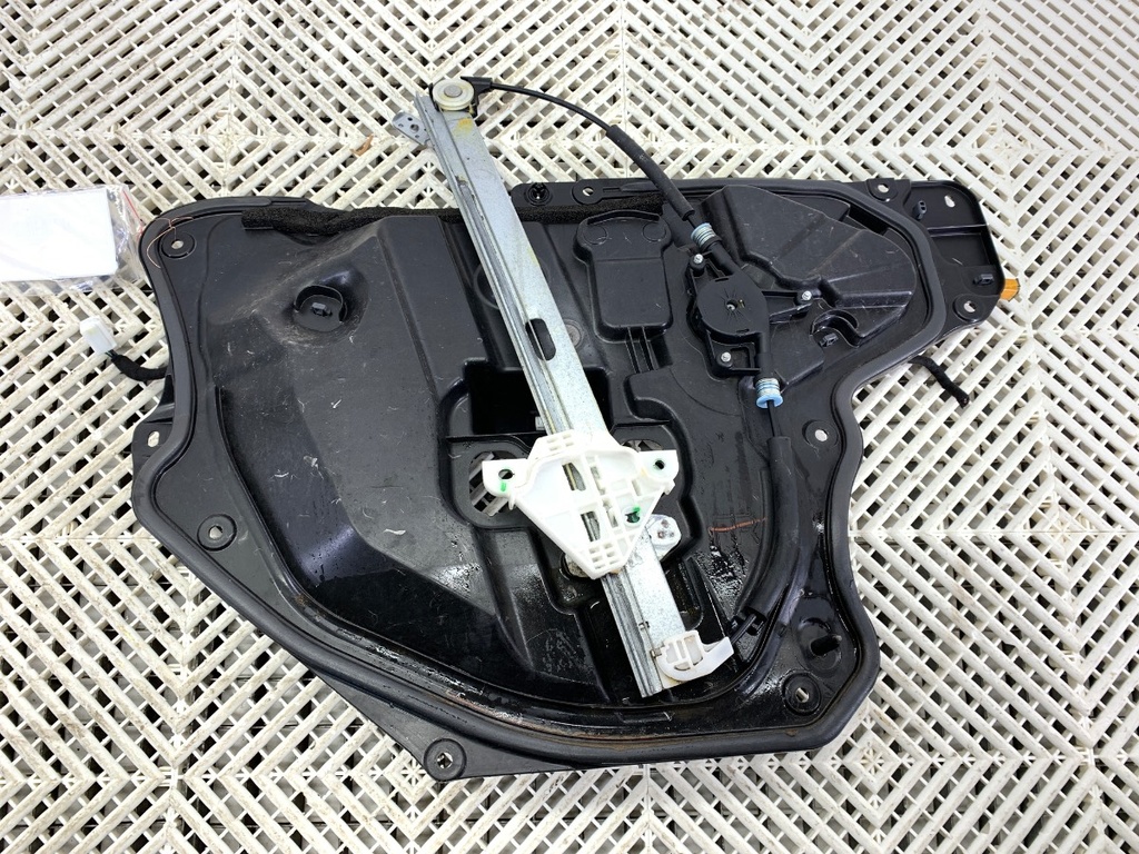 [STARK-708270] Elevador de ventana delantero derecho Mazda 3 (BM, BN) 2.0 121 kW 2013-2022