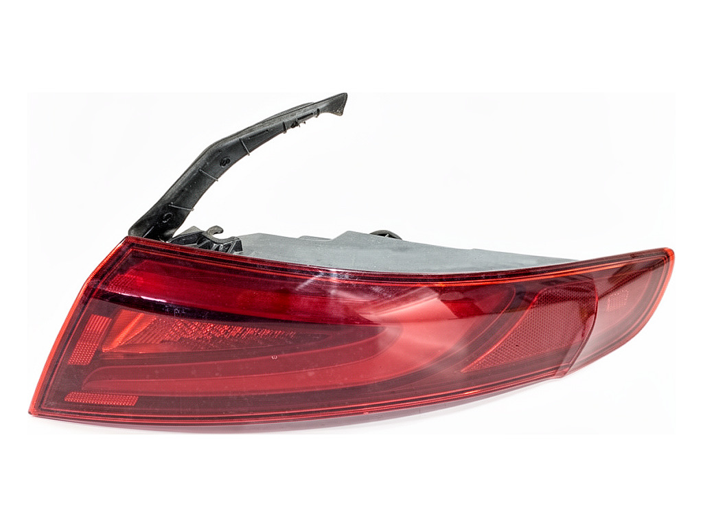 [STARK-925811] Piloto trasero derecho Alfa Romeo Giulia (952)